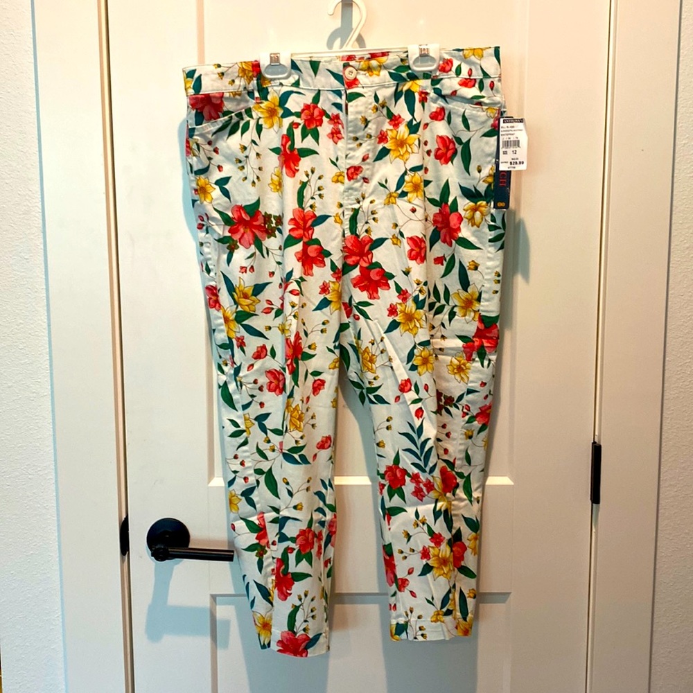 Bill Blass Flower Crop Pants.